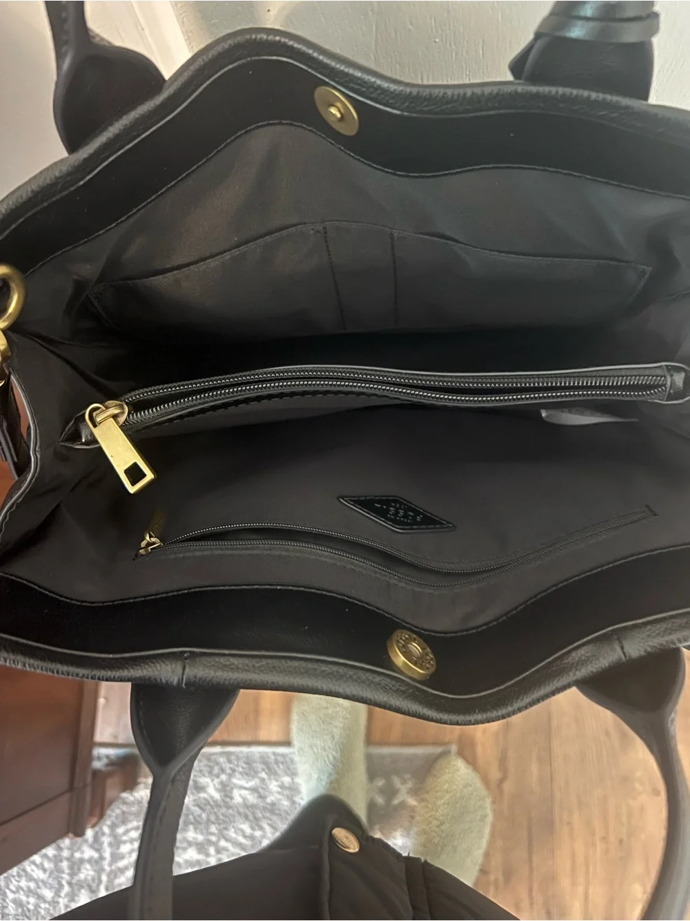 Fossil Black Leather Tote with Gold Hardware and Adjustable Strap - Picture 3 of 14